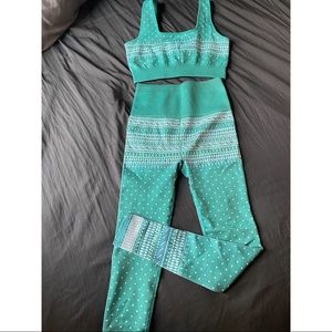 Fabletics Set (sports bra/leggings) Holiday Print